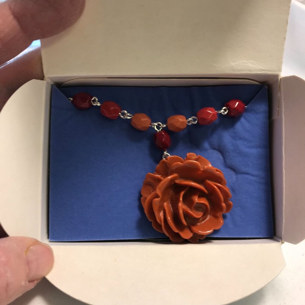 Avon Coral Color Rose Pendant Beaded Necklace vintage 2003‎